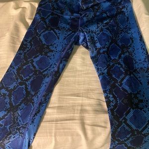 Lululemon Small Leggings in blue snake skin